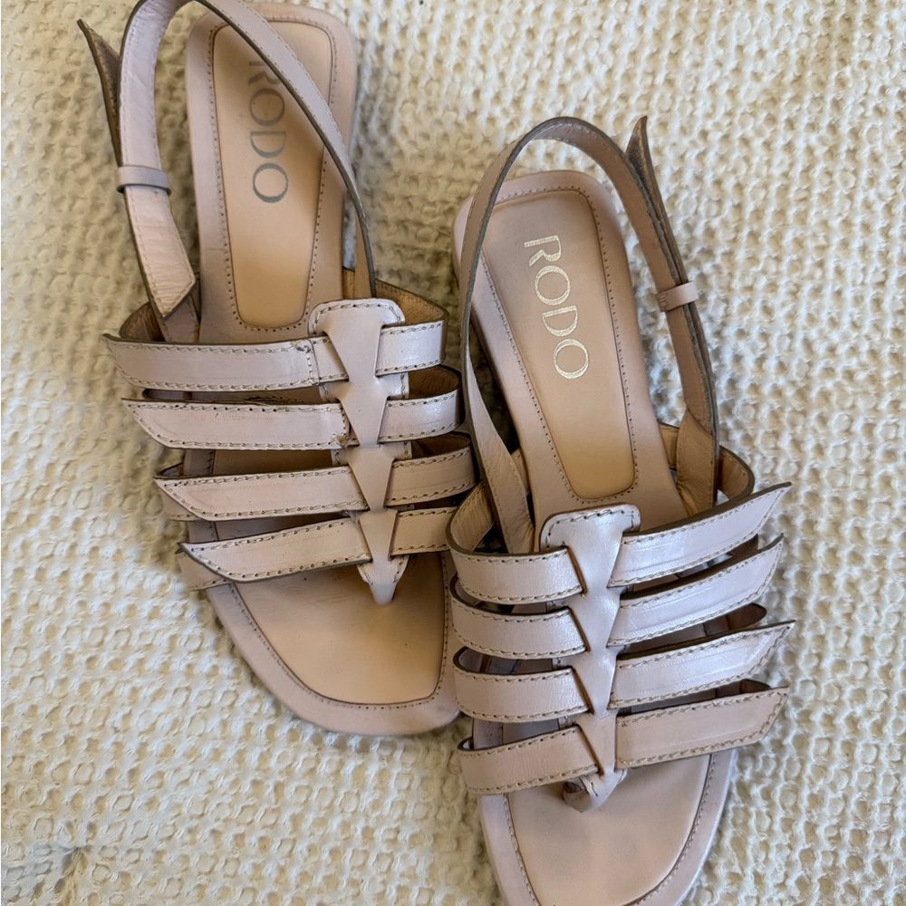 Rodo Women's Beige Strappy Sandals